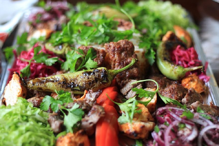 Leckere Essen mit Chili und Fleisch wie beim Restaurant, Imbiss Istanbul mit leckeren Essen in Brandenburg.